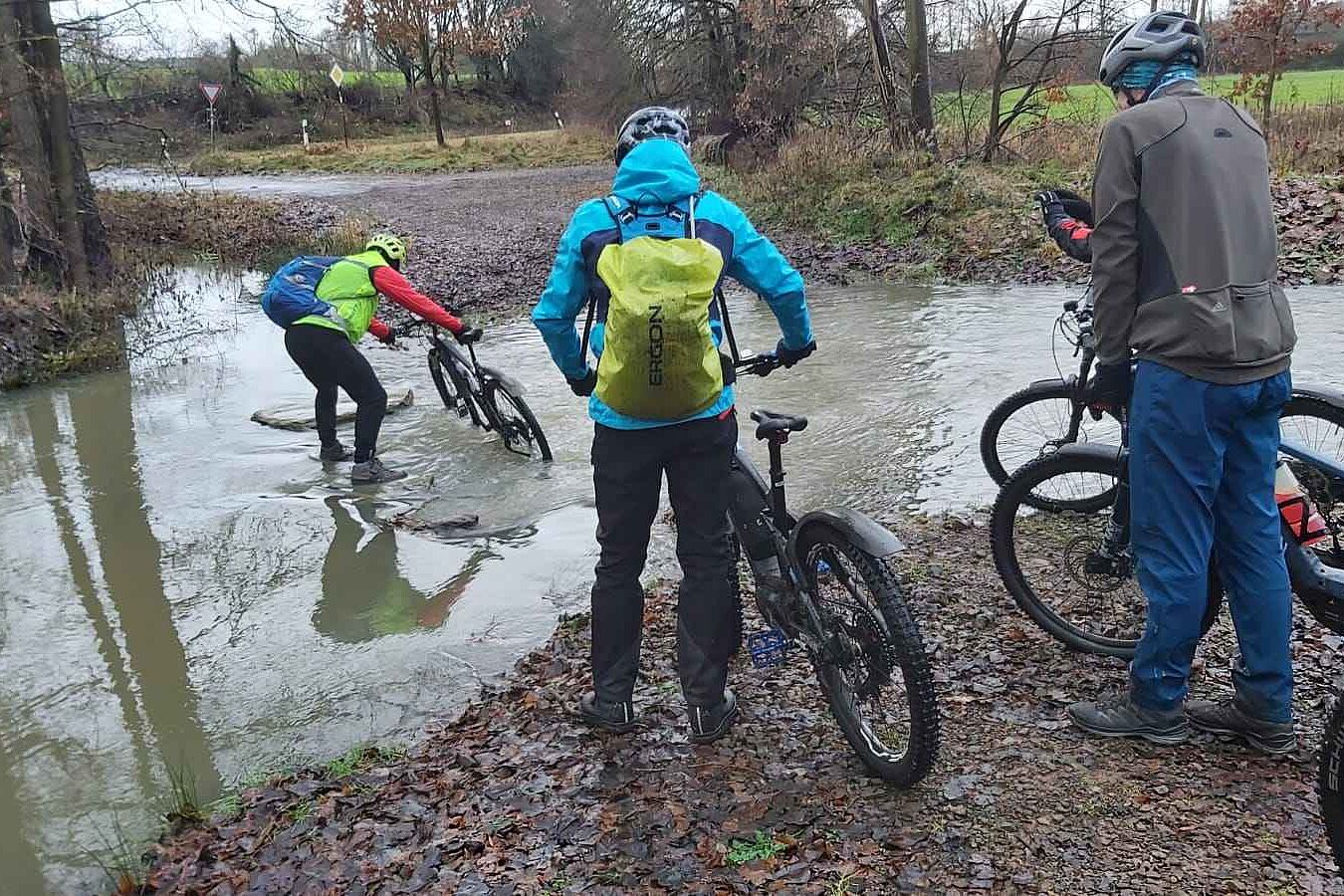Der_TourGuide_muss_es_vormachen MTB-Tour „Der Norden und Westen Schwalmstadts“ der_TourGuide_muss_es_vormachen