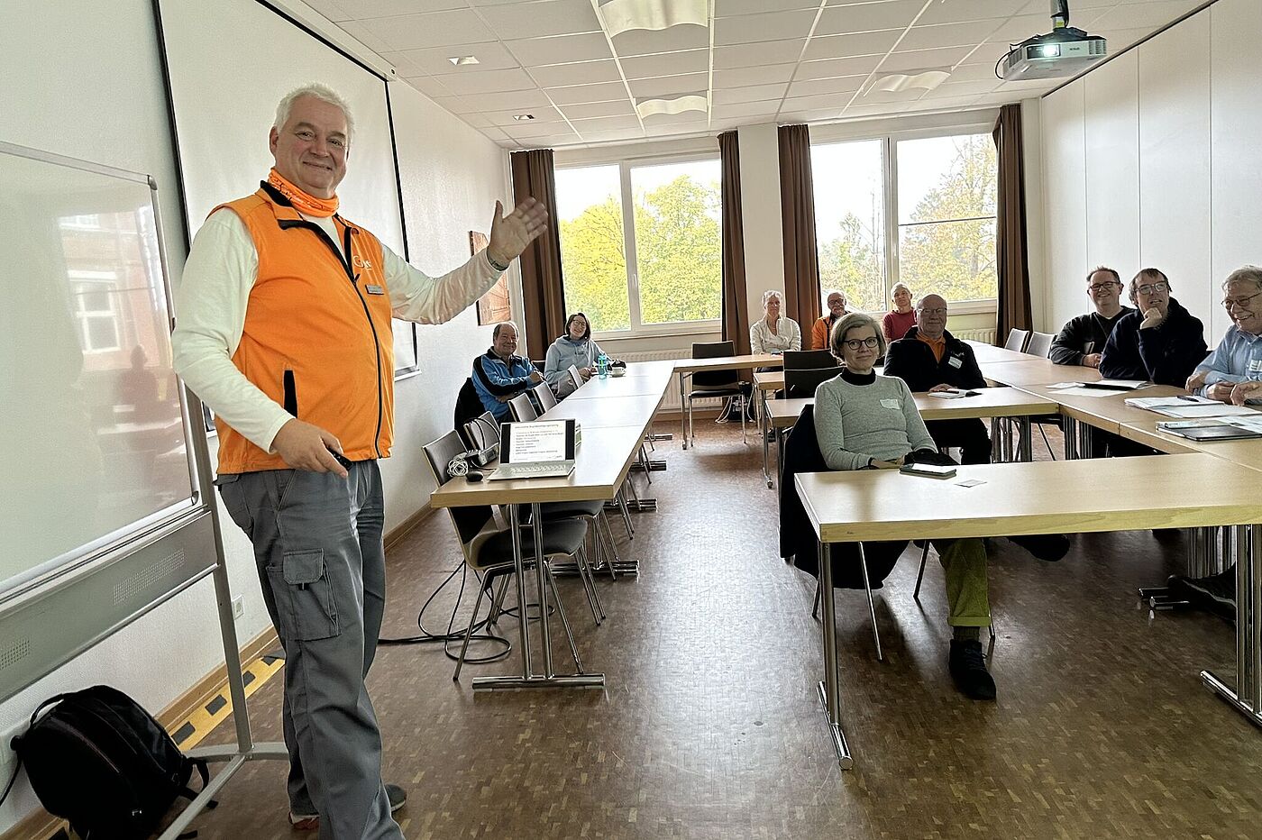 Engagiert und gut gelaunt im Workshop: wie baue ich eine Radfahrschule auf?