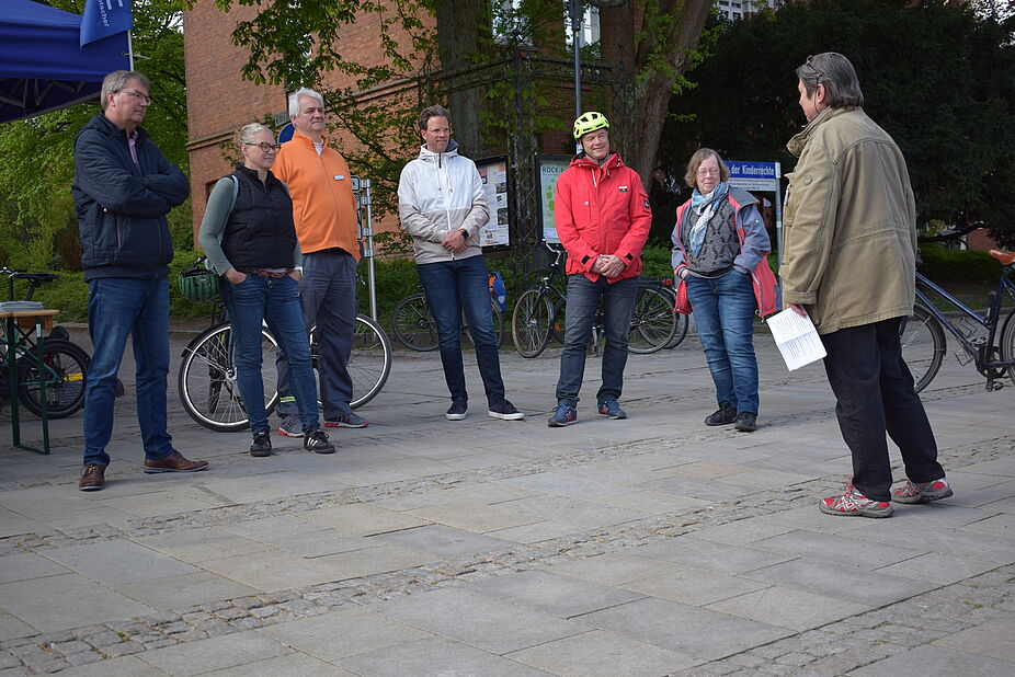 Bild Gesprächsrunde 1 Politische Fahrradtour Bild Gesprächsrunde 1 Politische Fahrradtour