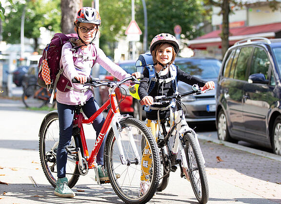 Kinder auf dem Fahrrad