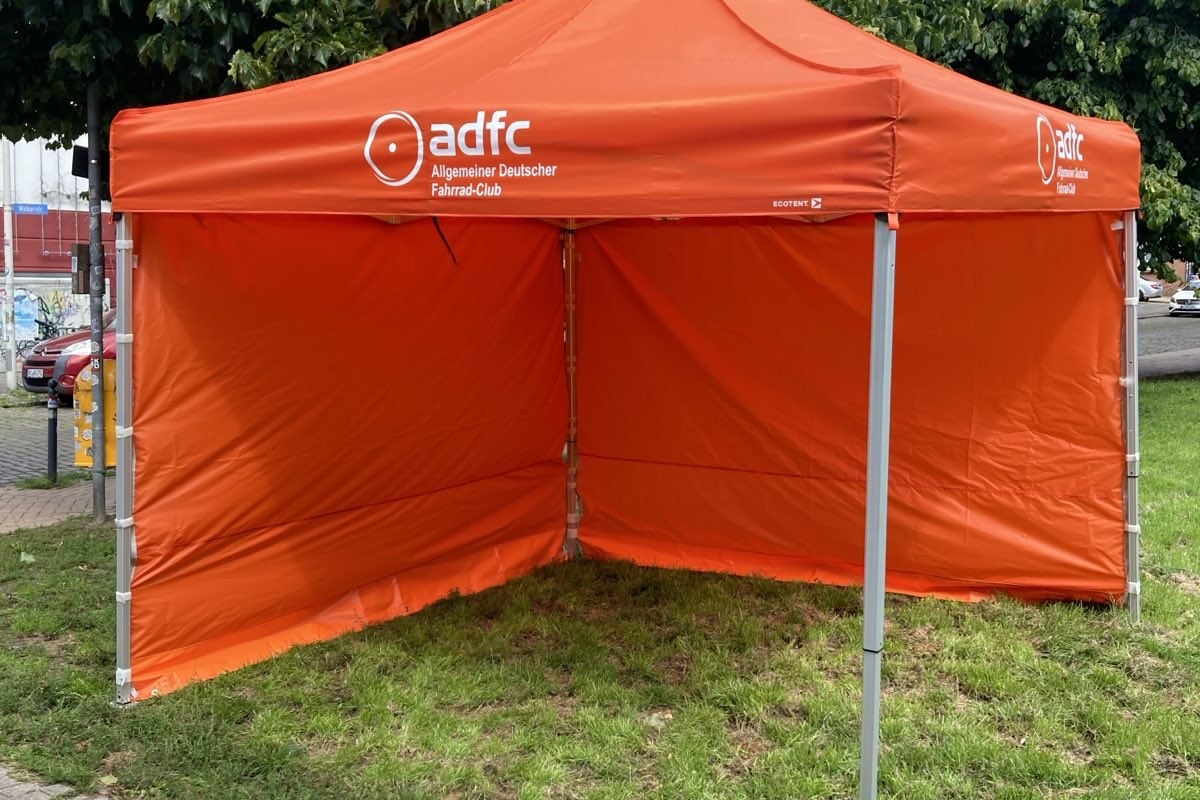 Pavillon in ADFC-Design / orange